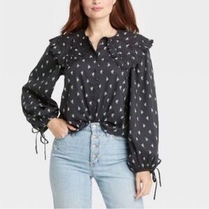 Universal Thread SMALL collared balloon sleeve blouse in black / gray